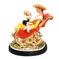 Статуэтка Дама с сыном. Фарфор. Высота 30 см.