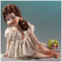 Статуэтка фарфоровая Sibania Малышка мечтательница высота 11 см, Италия