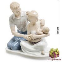 JP-15/10 Фигурка &quot;Пара с младенцем&quot;