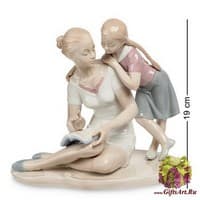 JP-15/11 Фигурка "Мать с дочерью"