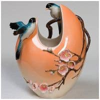 Ваза фарфоровая скульптурная Весна. Любовь. Сакура Высота 31 см. Подарочная упаковка