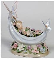 Спящий младенец в цветах Музыкальная фигурка Серия Парадайз Фарфор Высота 17 см
