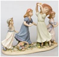 Фарфоровая статуэтка Каникулы. Серия Идеальный мир Длина 26 см Дизайн-группа Cosmos