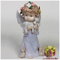 Ангел с овечкой на руках. Фарфор. Высота 16 см.