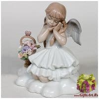 Мечтающий ангел на облаке. Фарфор Высота 13 см