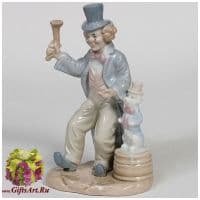 Клоун в котелке с собачкой фарфоровая статуэтка. Высота 16 см