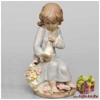 Фарфоровая фигурка Девочка с голубем. Серия Идеальный мир Высота 15 см Дизайн-группа Cosmos