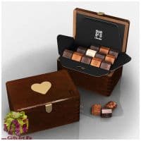 Набор элитных шоколадных конфет ручной работы Свадебная коллекция DIAMOND 45 для молодожёнов. Деревянная упаковка. Франция