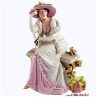 Статуэтка фарфоровая &quot;Дама в шляпе на скамейке&quot;. Высота 23 см. Porcellane Principe Италия