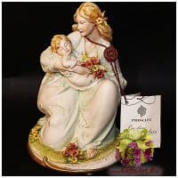 Статуэтка фарфоровая Материнство. Высота 20 см. Porcellane Principe Италия