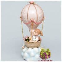 Небесные путешественники.  Музыкальная статуэтка. Фарфор Высота 20 см Небесные путешественники.  Музыкальная статуэтка. Фарфор Высота 20 см