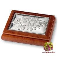 Шкатулка деревянная для драгоценностей с посеребренными накладками. Длина 13 см Италия