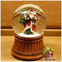 Снежный шар музыкальный Дед мороз с ёлкой и подарками. Подарочная упаковка. Высота 15 см.