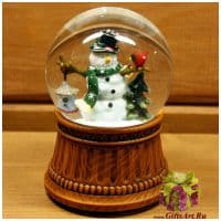 Снежный шар музыкальный Весёлый снеговик. Подарочная упаковка. Высота 15 см.