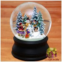 Снежный шар большой музыкальный Новогодние гулянья. Подарочная упаковка. Высота 20 см.