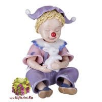 Клоун с зайкой фарфоровая статуэтка. Высота 11 см