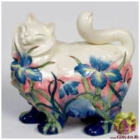 Фарфоровая статуэтка Кошка. Серия Цветы. Длина 30 см
